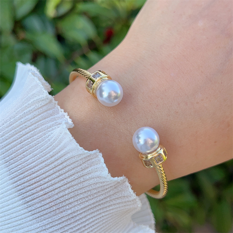 18K Gold Plated Copper Bangle New Style Artificial Pearl Fashionable Everyday Wear Valentine's Day Gift Classic Floral Butterfly Design