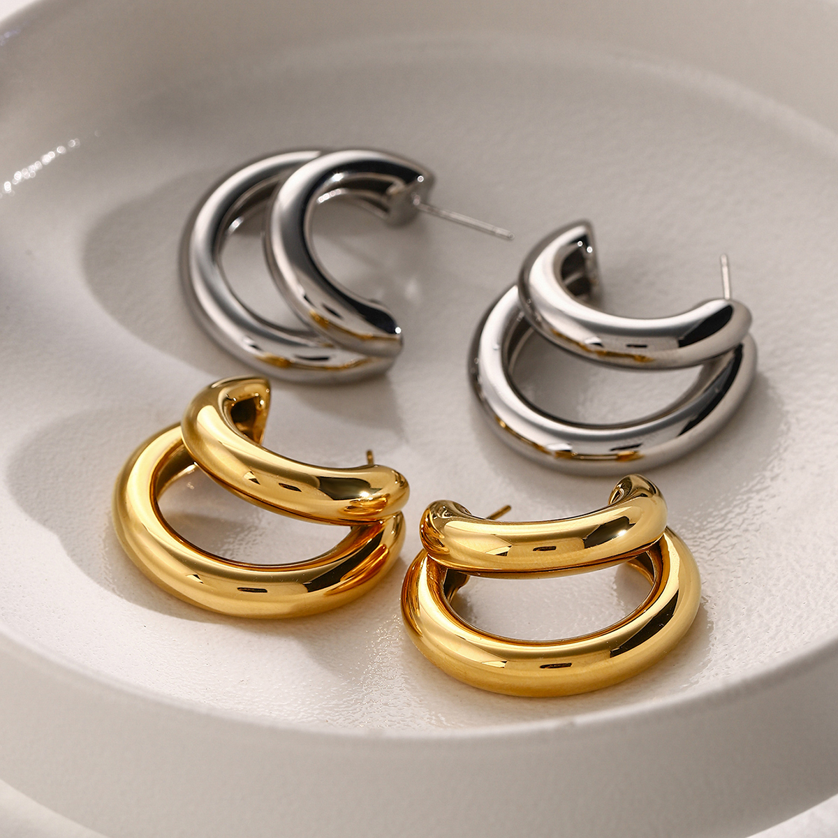 304 Stainless Steel Solid Color PVD Coated 18K Gold Plated Simple Style Classic Style Plating Gold Ear Studs