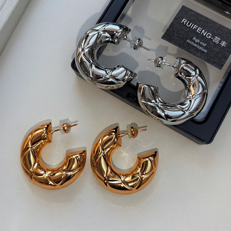 Golden Rhombus Pattern Earrings Women's Fashion Elegant Unique High-End Feelings Rose Story Geometric Design Copper Jewelry