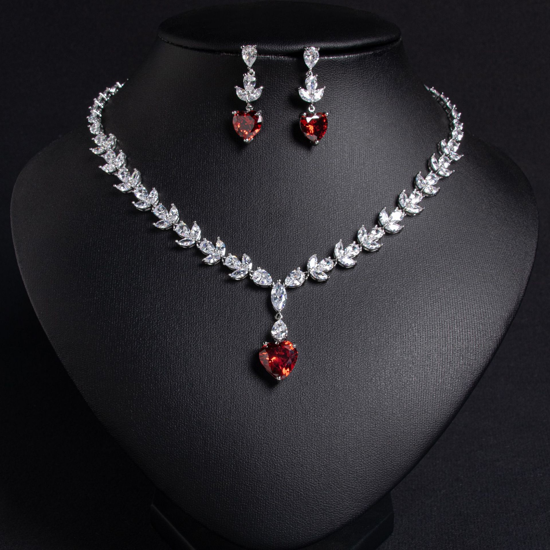 New Style Heart Shaped Zircon Jewelry Set Copper Plated White Gold Ladies Fashion Earrings And Necklace Luxury Craftsmanship