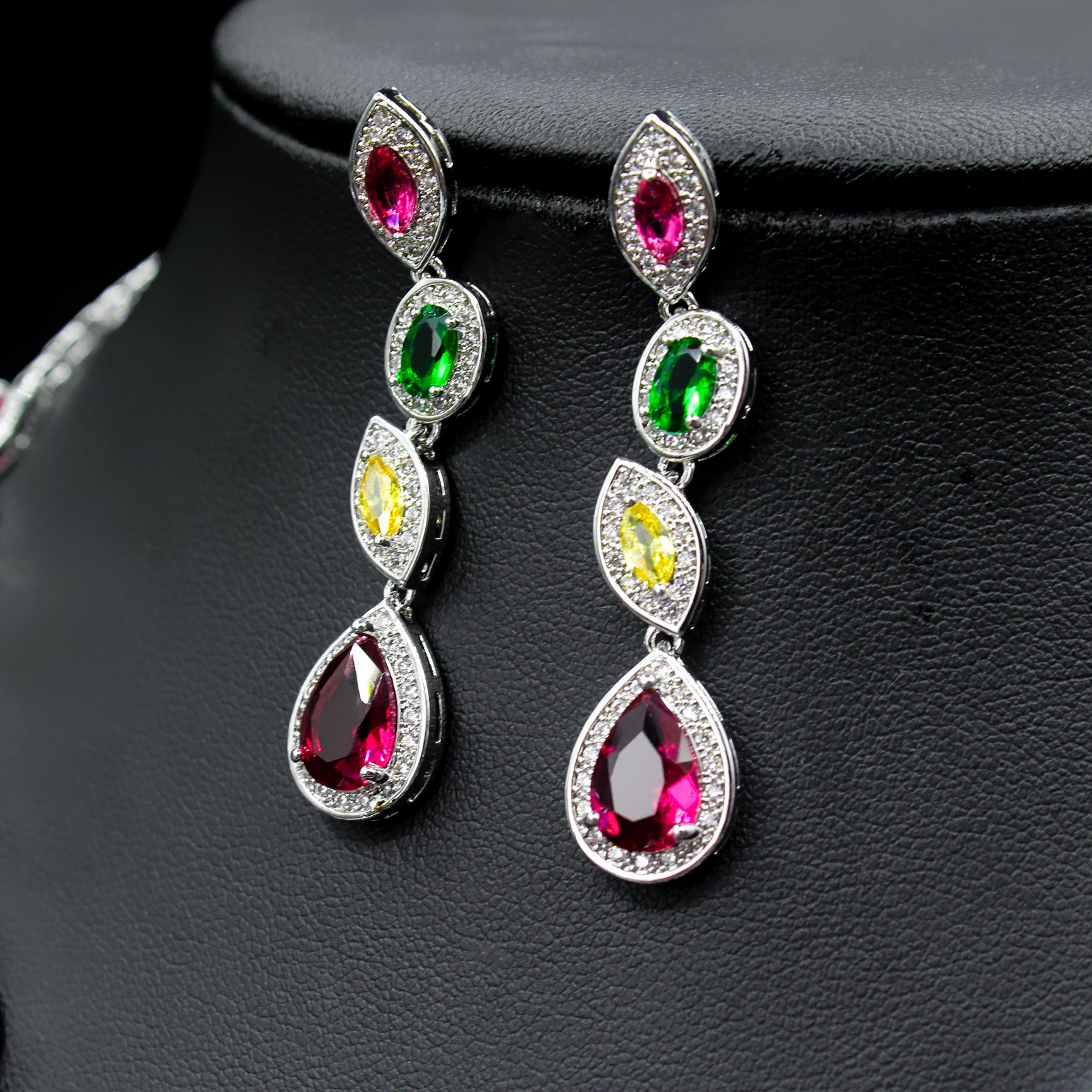 Fashionable Sparkling Zircon Waterdrop Necklace Earring Set Wedding Jewelry For Women Lightweight Luxury Style Copper Material