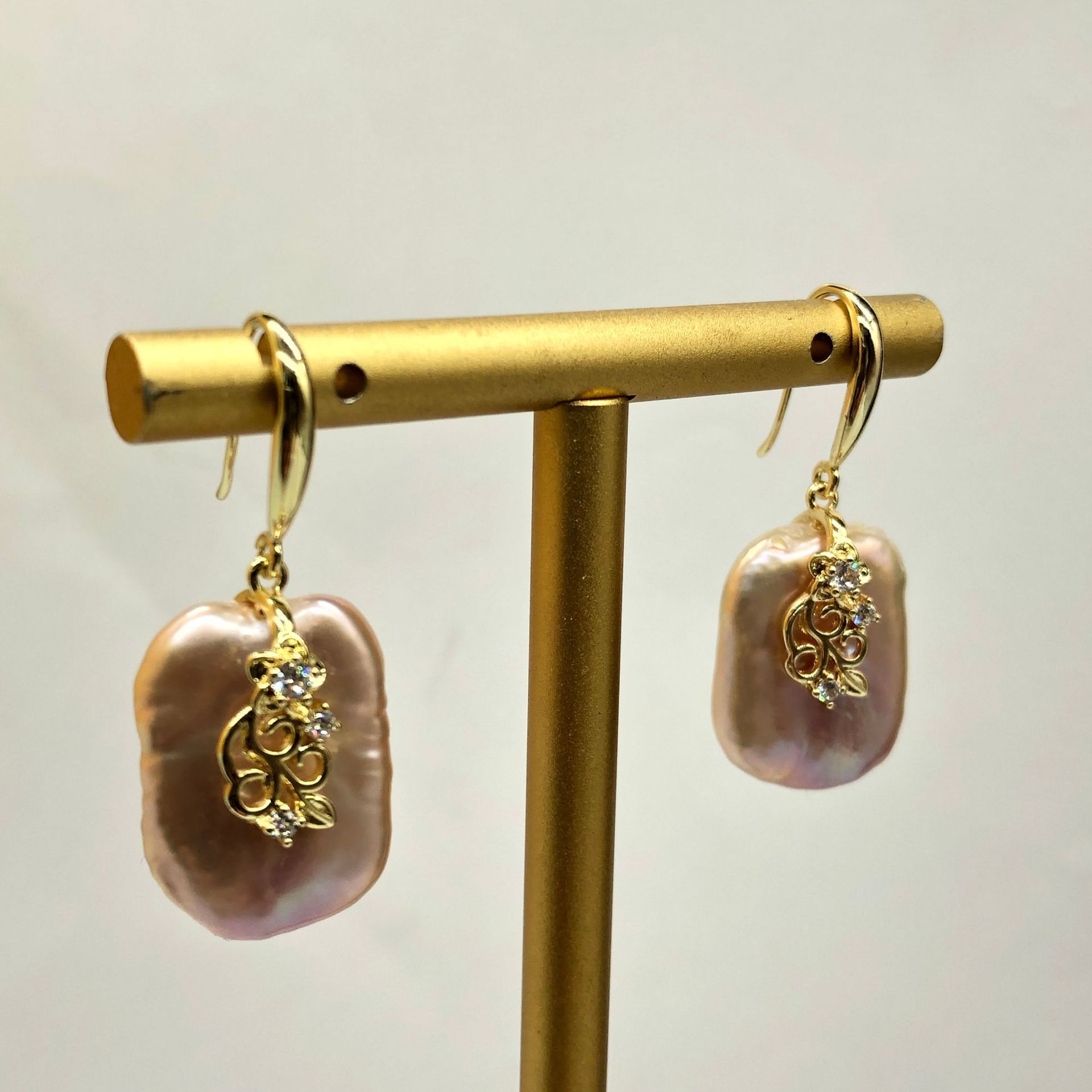 Natural Purple Baroque Pearl Flower-Embedded Copper Plated 18K Gold Earrings Fashionable OL Style Geometric Pattern Women's Jewelry