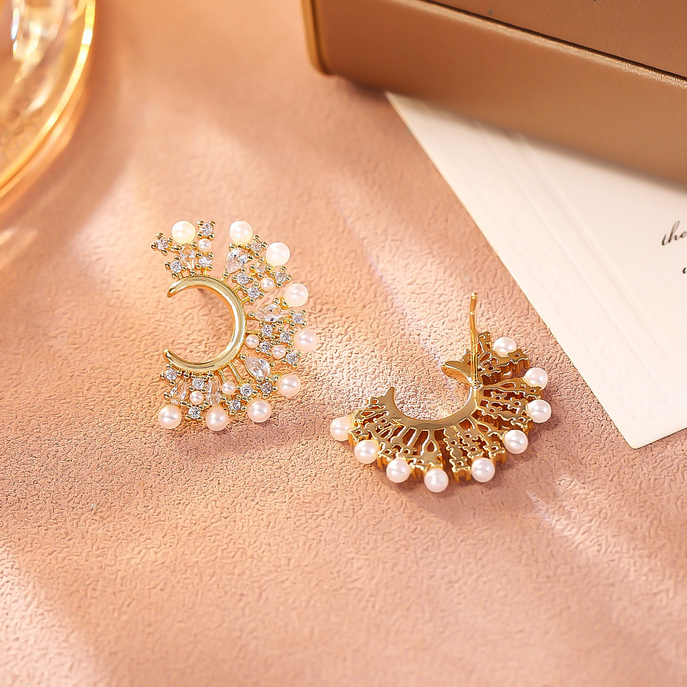 Elegant Micro Inlaid Zircon Silver Needle Hoop Earrings French Retro Vacuum Electroplated Platinum Plated Small Bead Half Moon Earrings Luxurious Women's Jewelry Accessories