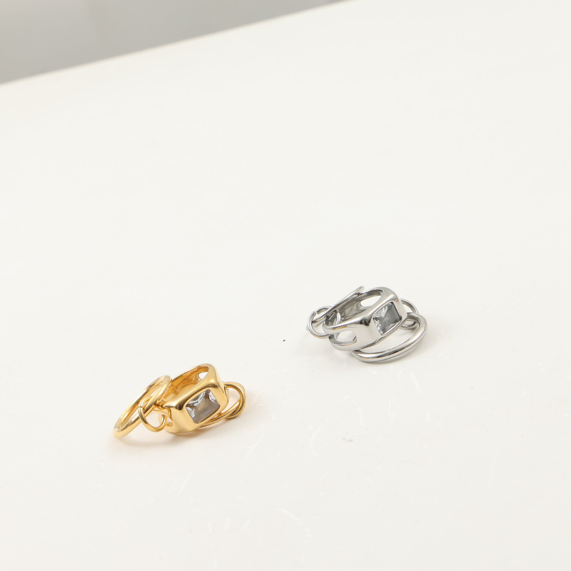 Vacuum Electroplating (In Furnace) Plated 18K Real Gold Geometric Three Rings Interlocking Cubic Zirconia 304 Stainless Steel Ring