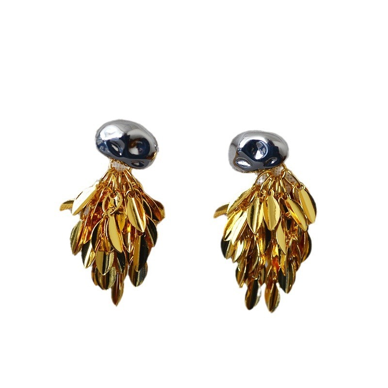 1 Pair Simple Style Classic Style Solid Color Tassel Plating Brass Ear Studs