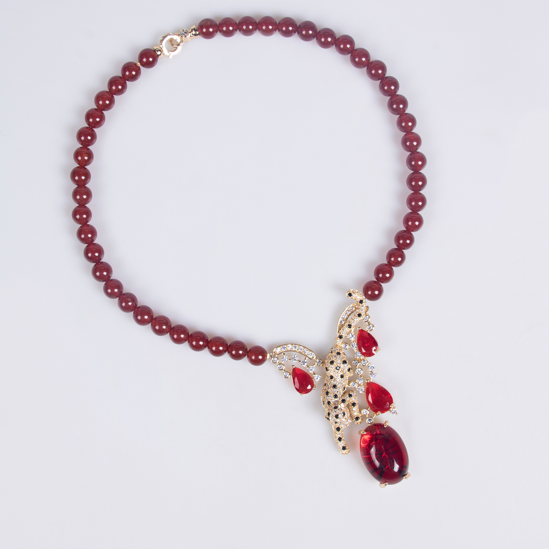 Fashionable OL Style Abalone Shell Necklace With Zircon  Cat Pendant Full Of Diamonds And Agate Clavicle Chain Women