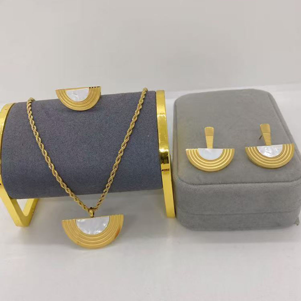 Women's 304 Stainless Steel Twisted Rope Chain Snake Chain Semicircle Round Jewelry Set Crystal Jewelry