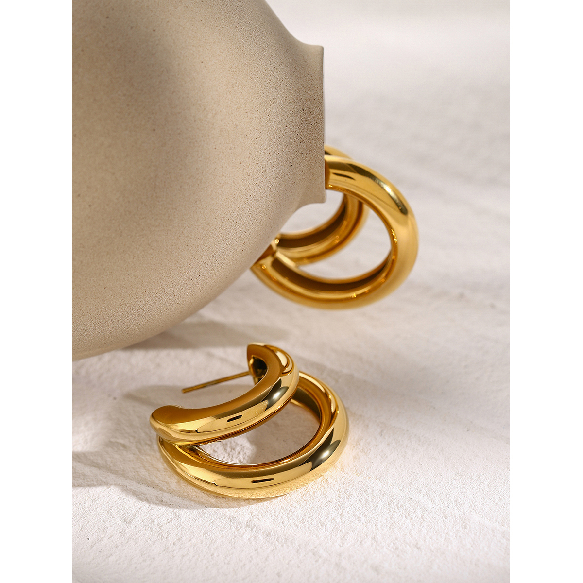 304 Stainless Steel Solid Color PVD Coated 18K Gold Plated Simple Style Classic Style Plating Gold Ear Studs