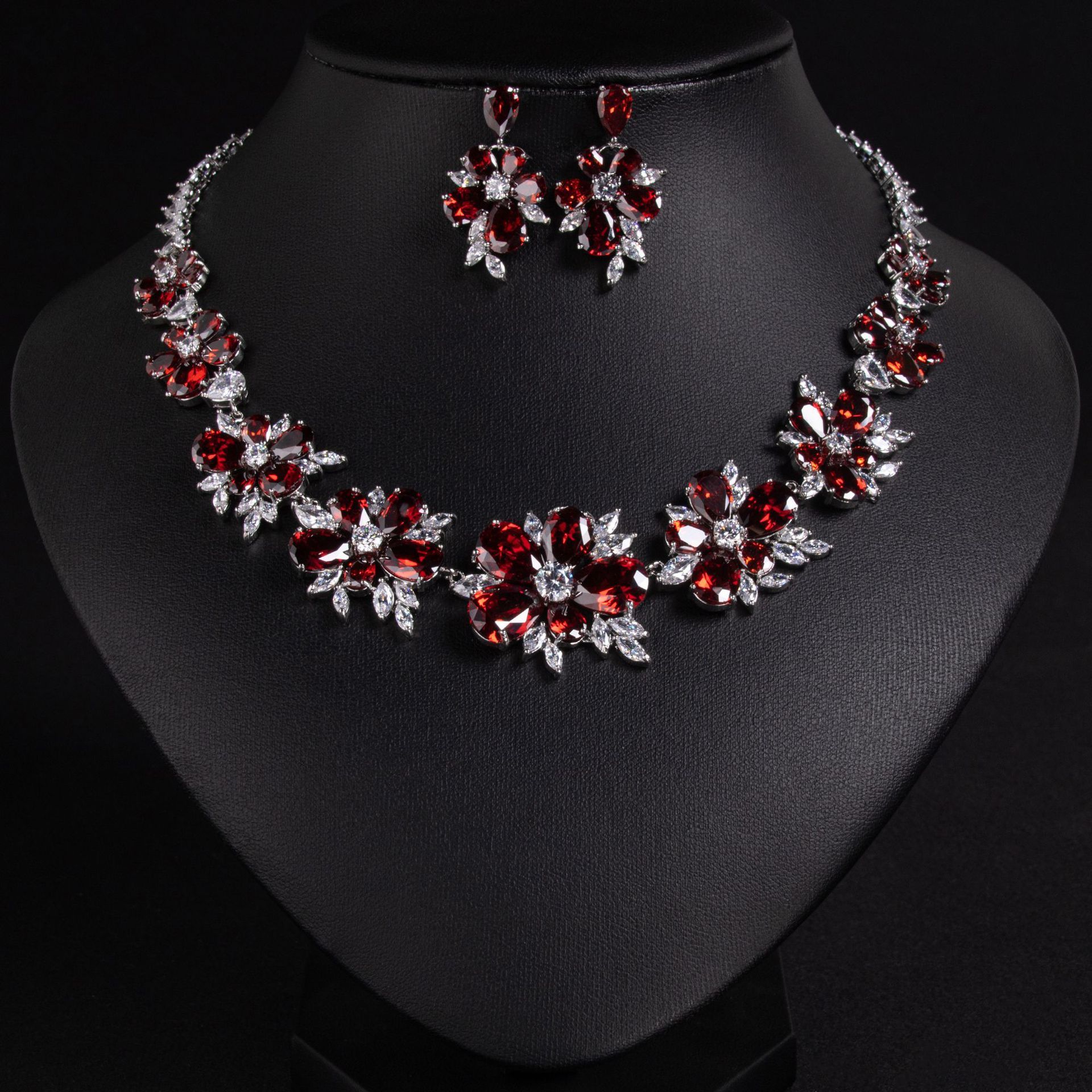 Ultra-Shiny Waterdrop Floral Tassel Necklace Earring Set Women's Court Luxury Design Clavicle Chain Neck Accessory Bohemian Style