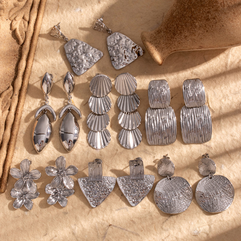 Titanium Steel Geometric Flower Hammer Pattern Luxurious Versatile Earrings Fashion Retro French Style Women's Earrings