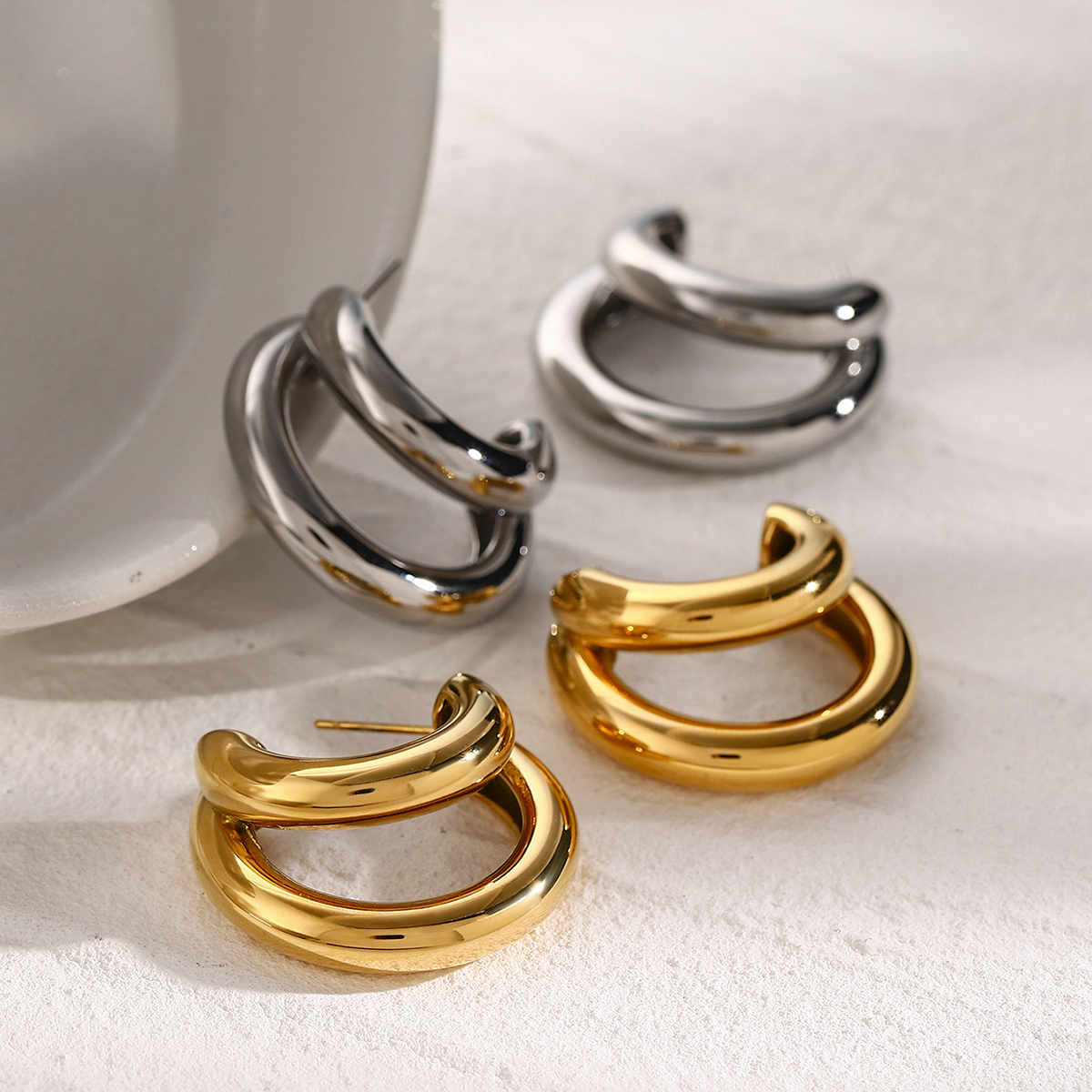 304 Stainless Steel Solid Color PVD Coated 18K Gold Plated Simple Style Classic Style Plating Gold Ear Studs