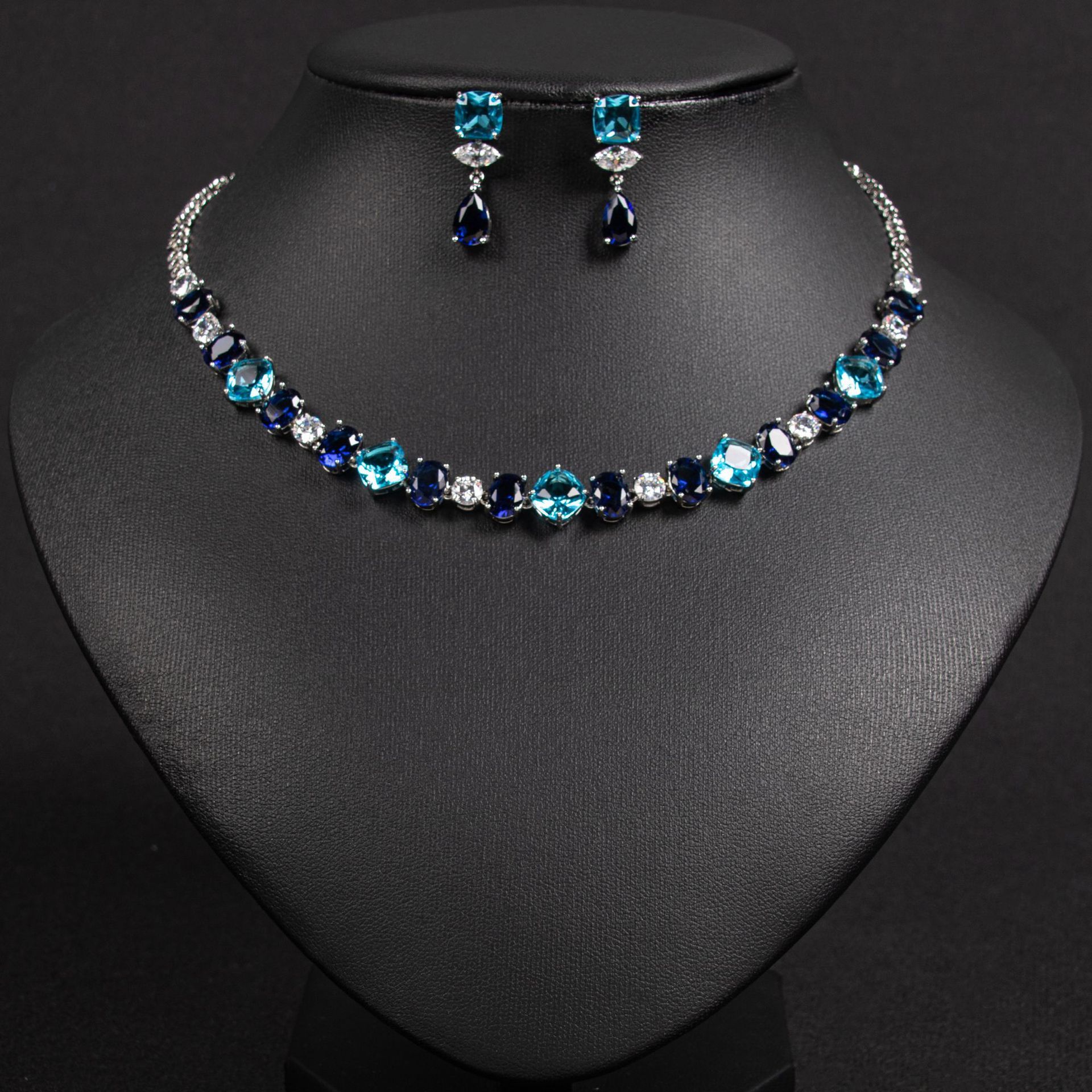 Fashion Jewelry Set: Elegant Necklace And Earrings, French Style High-End Two-Piece Jewelry Set