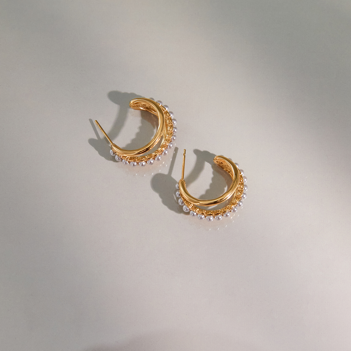 Women's Classic Style 18K Gold 304 Stainless Steel + Pearl Hollow C Hoop Earrings Geometric Vacuum Electroplating (Fired In Furnace) Pair