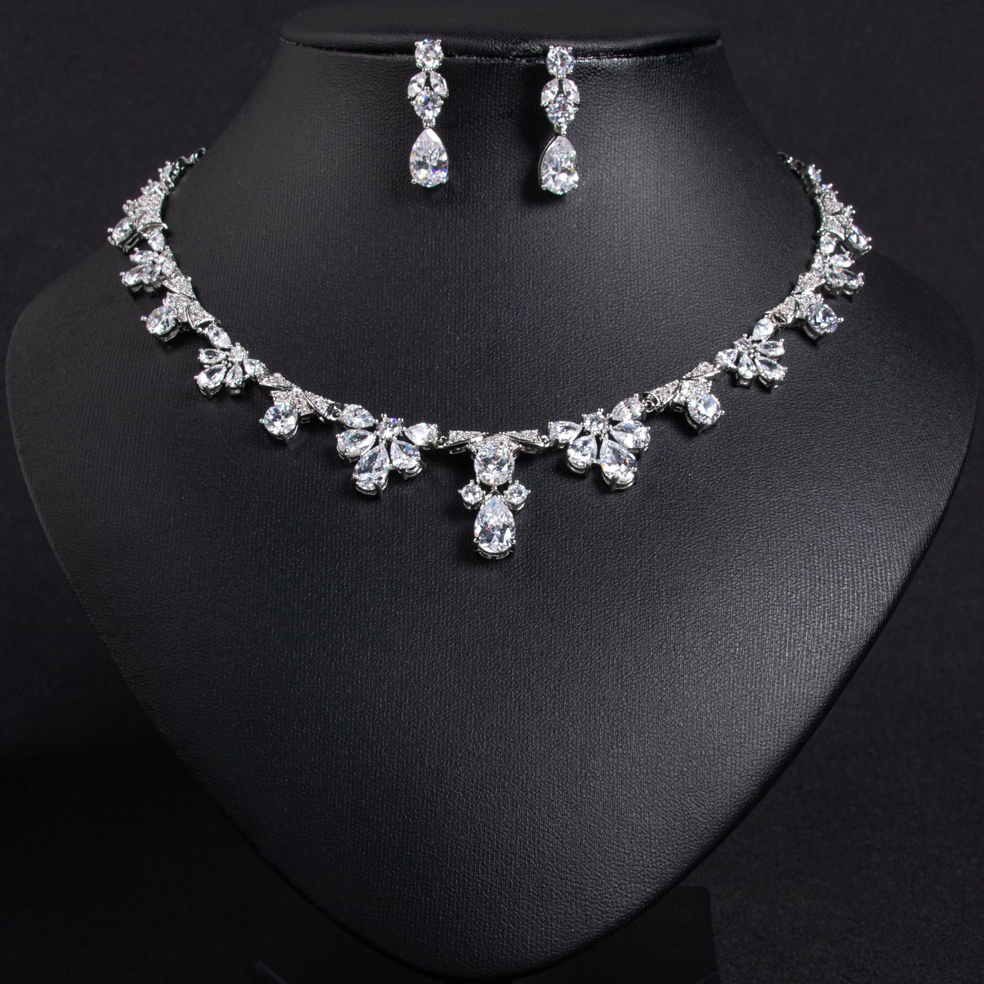 Elegant Green Zircon Earrings Necklace Set Bridal Jewelry Pair  Fashion Lightweight Luxury Copper
