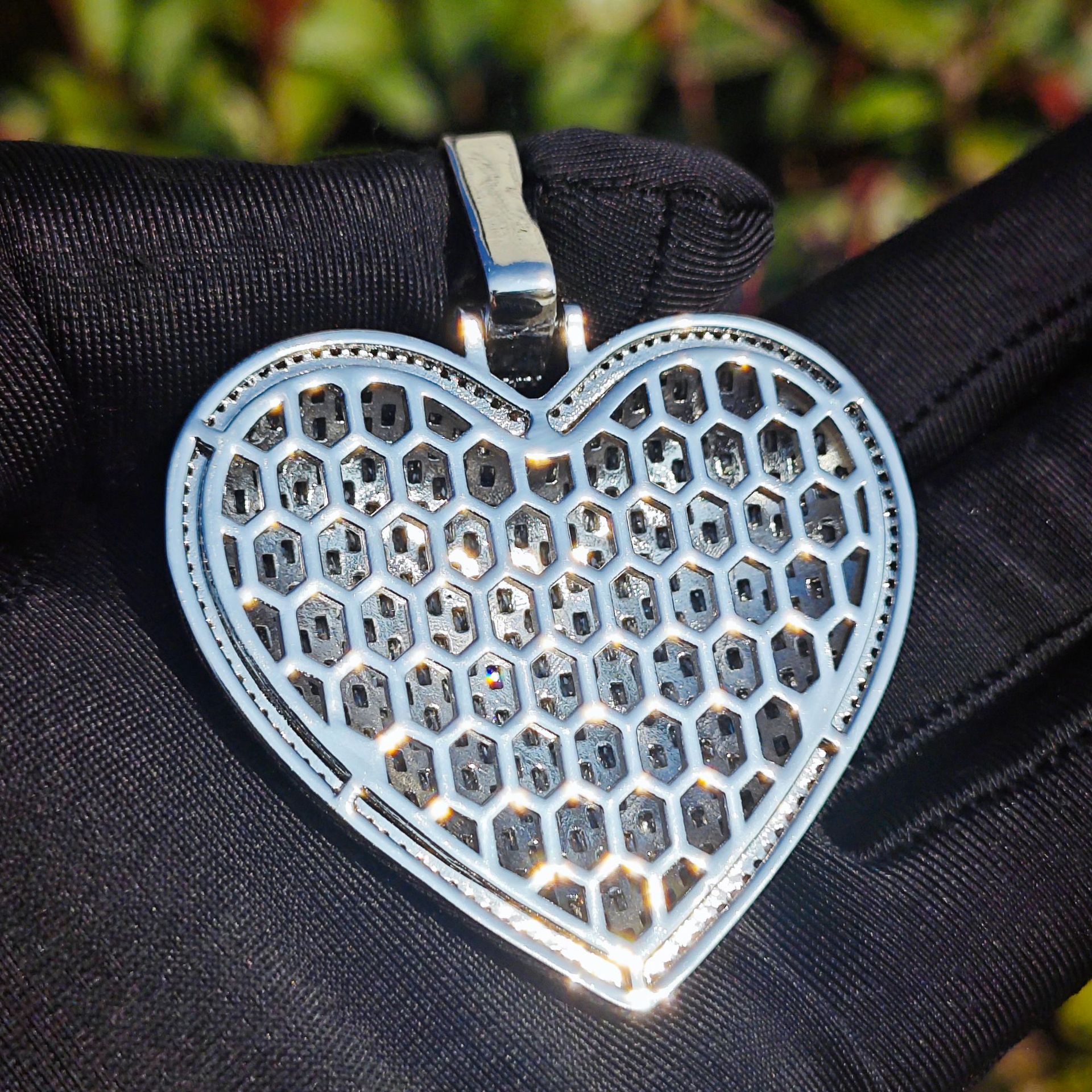 New Hip Hop Large Heart Shaped Pendant Necklace  Street Style Zircon Accessory Fashion Copper Craft
