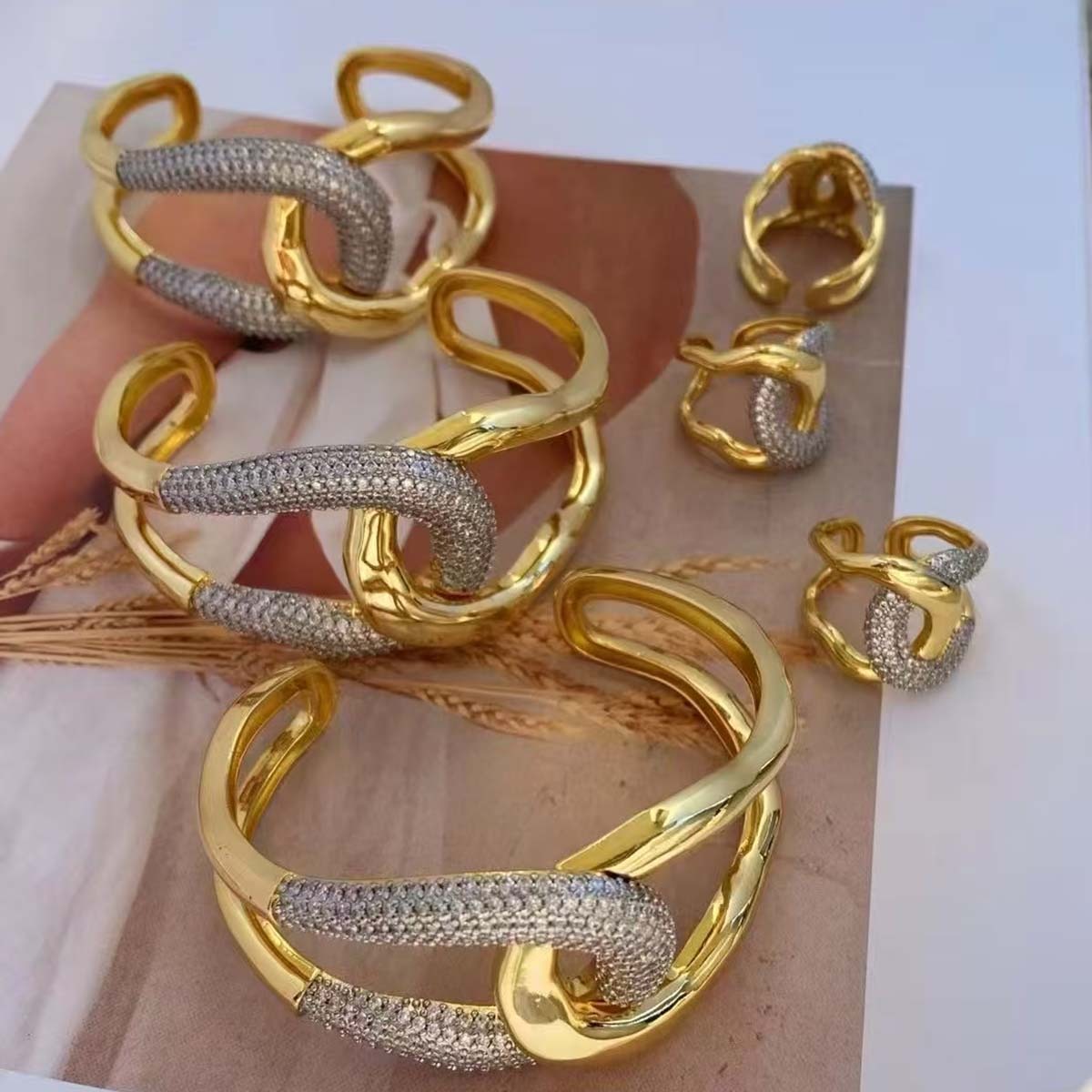 Wholesale Jewelry Retro Luxurious Classic Style Geometric Copper Zircon 18K Gold Plated Inlay Bangle