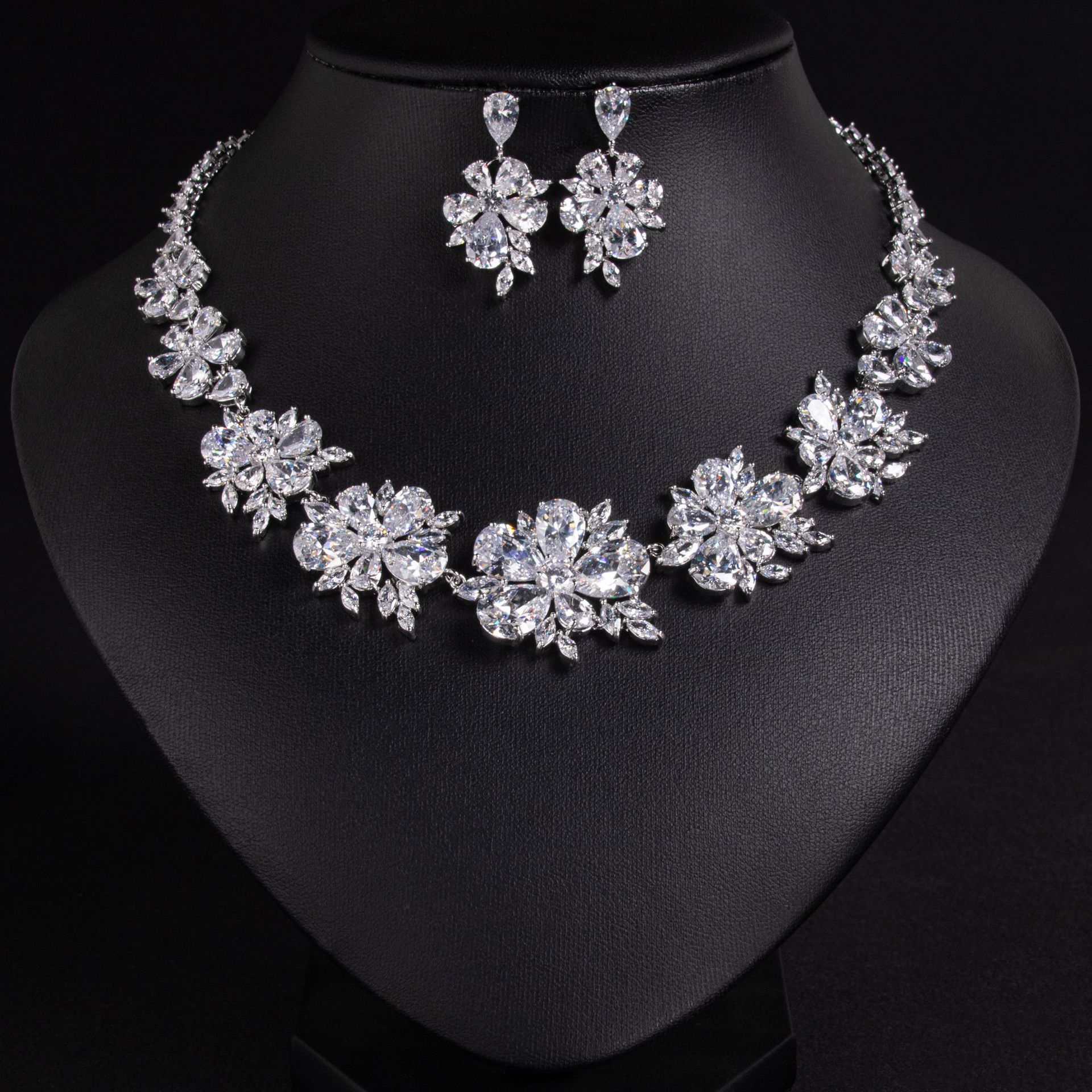 Ultra-Shiny Waterdrop Floral Tassel Necklace Earring Set Women's Court Luxury Design Clavicle Chain Neck Accessory Bohemian Style