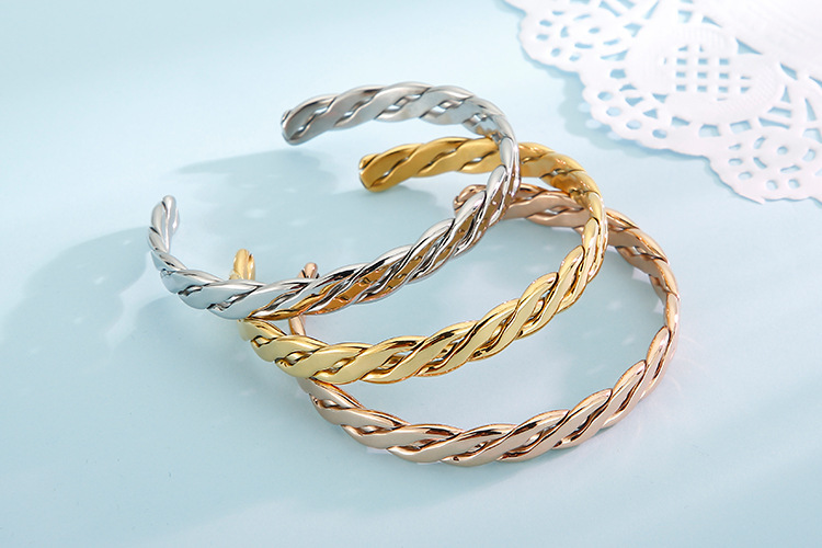 PVD Coated 18K Gold Plated Solid Color Titanium Steel Simple Style Classic Style Waterproof Non Tarnish Bangle
