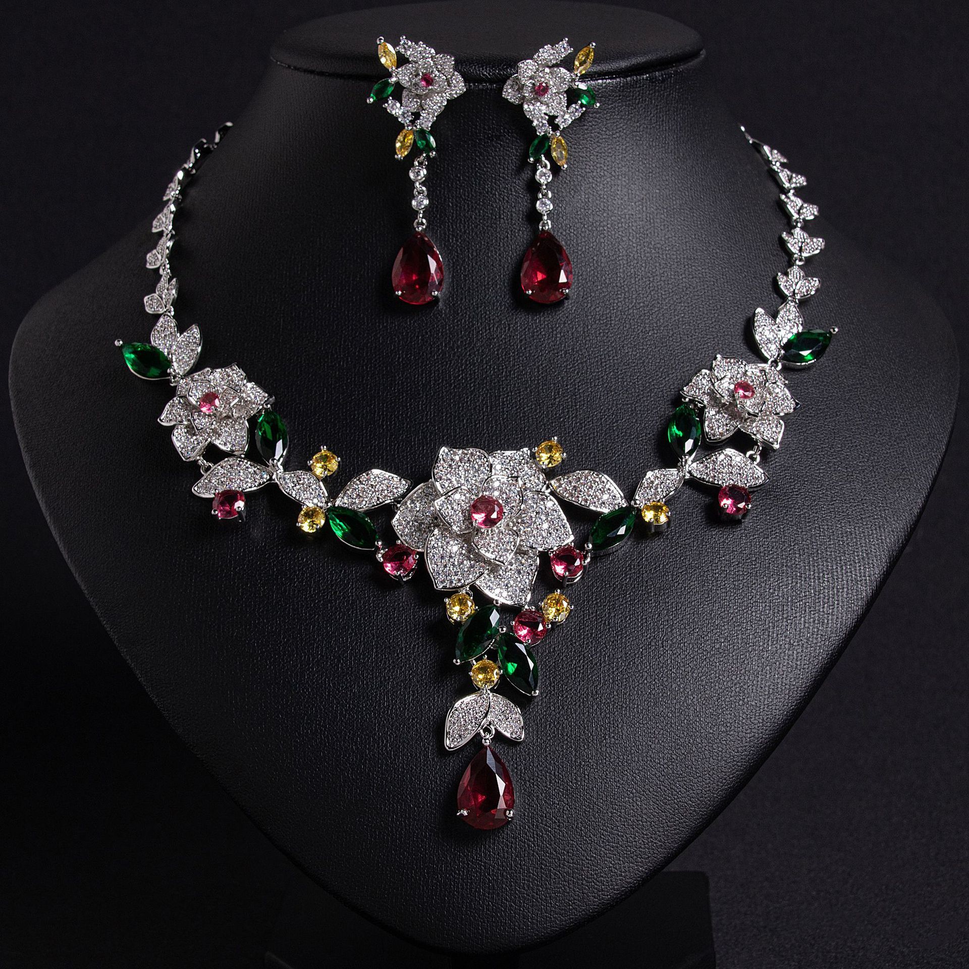 Retro Floral Zircon Jewelry Set Luxury Fashion Earrings Necklace Women's Light Luxury Style Copper And Zircon Material