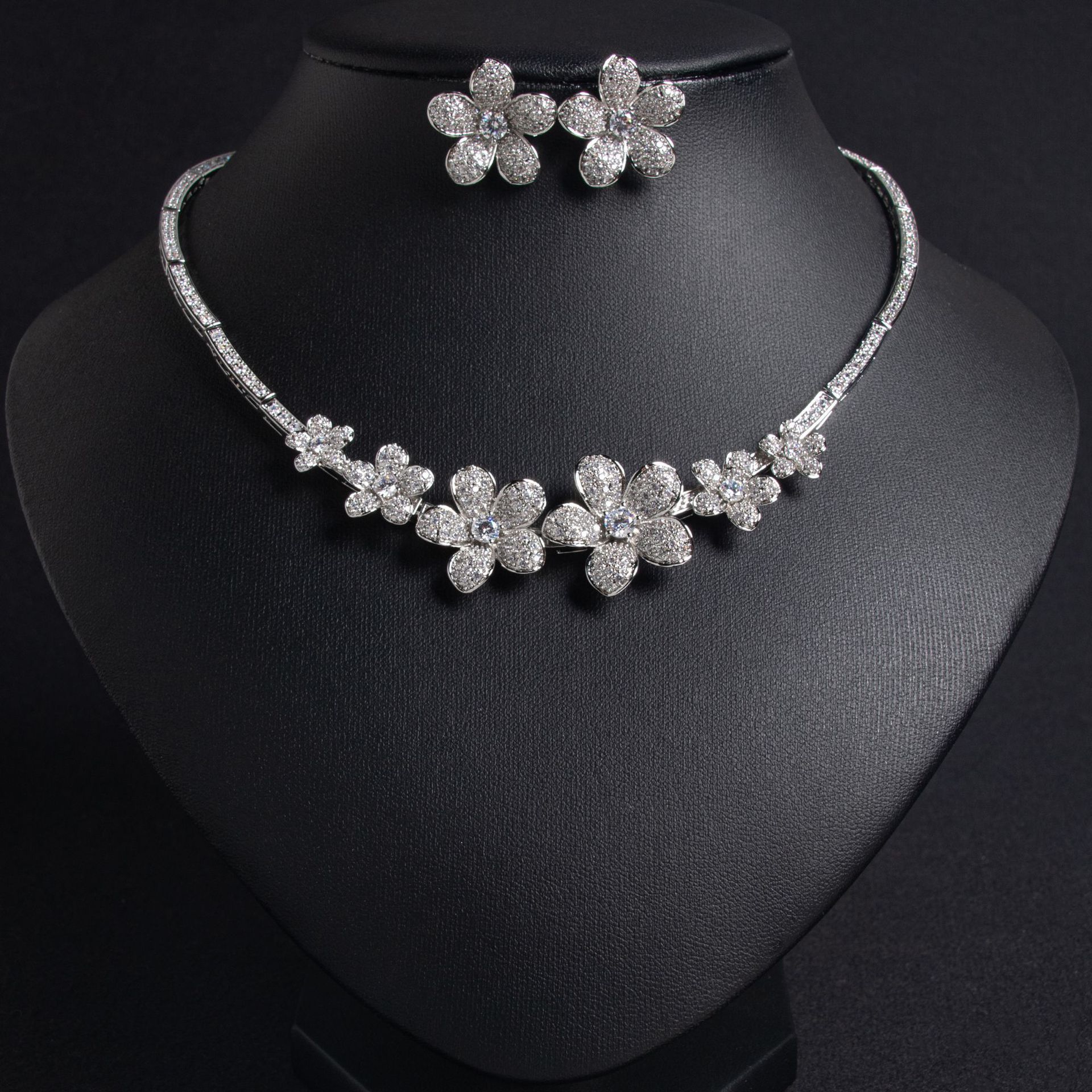 Fashionable Luxury Zircon Flower Wedding Dress Accessories Bridal Necklace Set Earrings And Necklace Jewelry For Brides