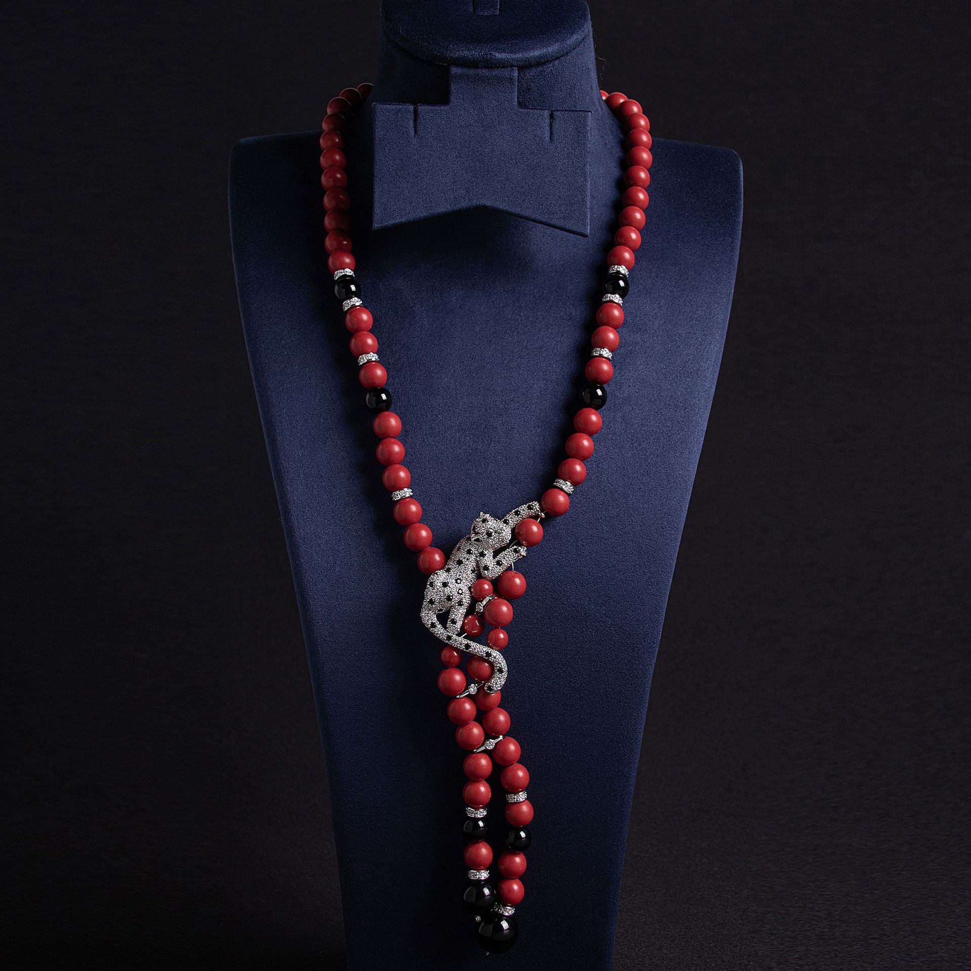 Elegant Fashionable Women's Necklace Set Lockbone Chain Hunt Leopard Head Design Beads Versatile High-End Feelings Jewelry