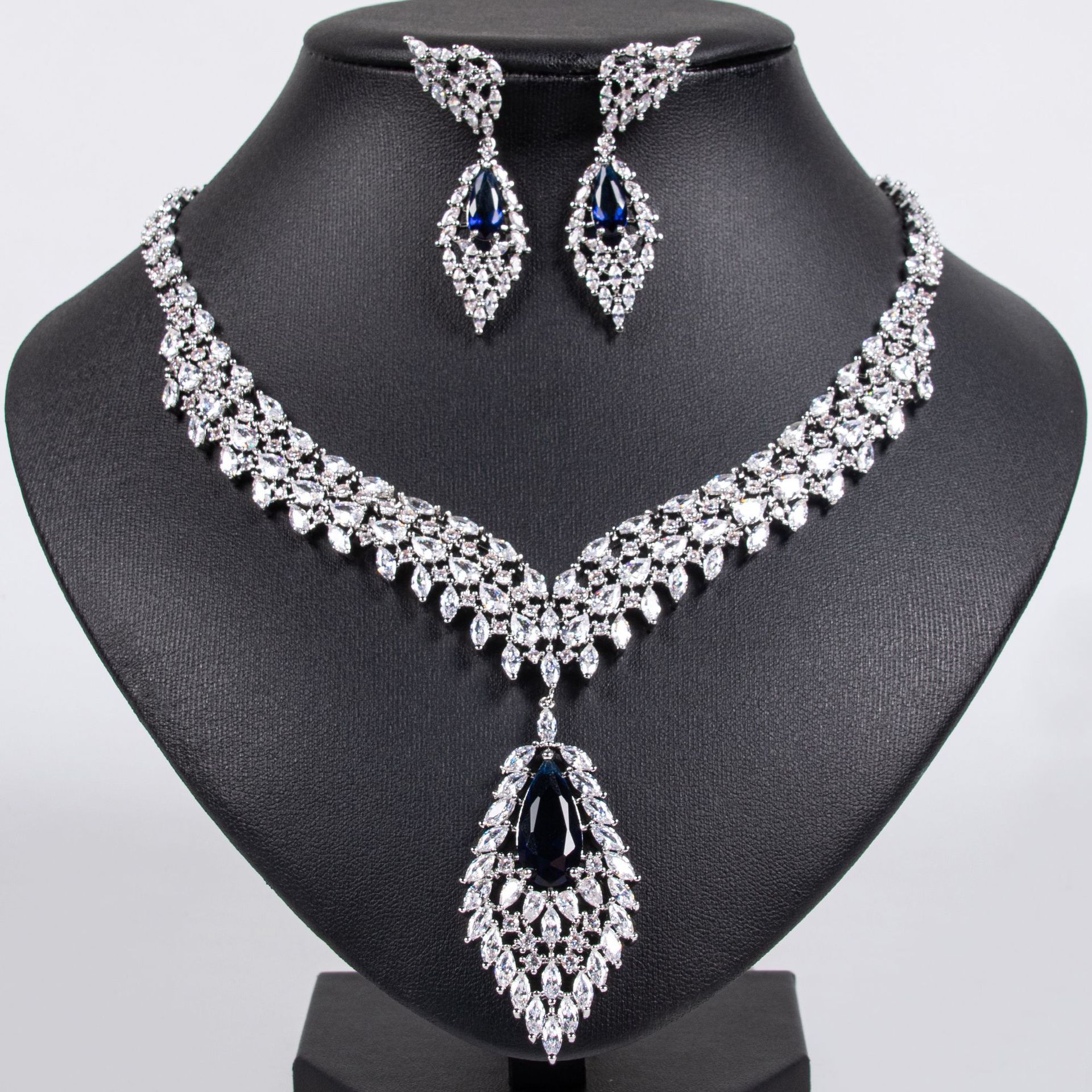 Elegant Zircon Wing Earrings Necklace Set Fashionable High-End Dinner Dress Accessories For Women Luxury Brand Jewelry Kit