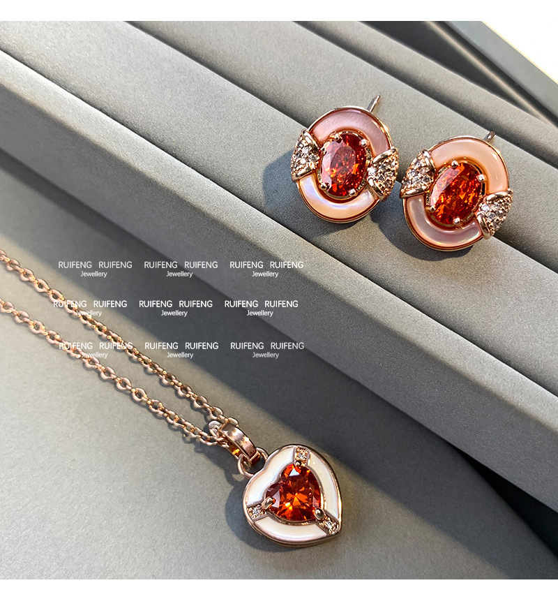 Pink Zircon Heart Pendant Necklace Women Summer Accessory Luxury Dainty Heart Clavicle Chain Fashion Jewelry Copper Plated