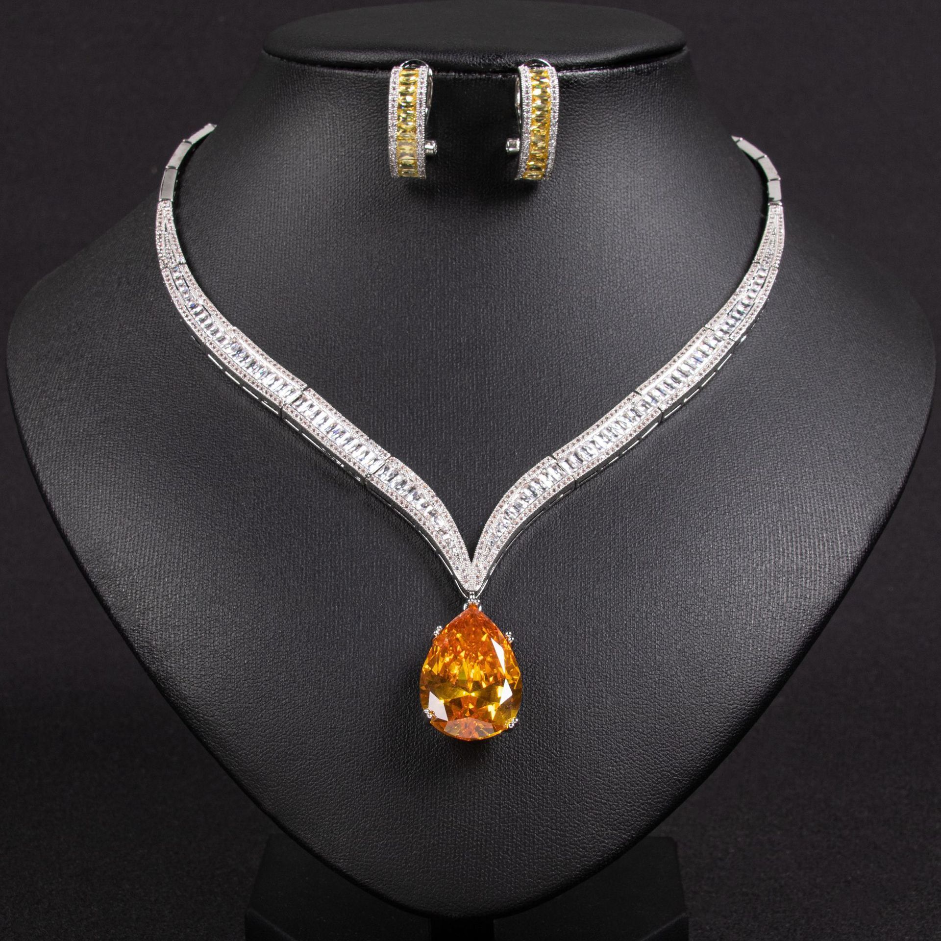 Elegant Waterdrop Zirconia Clavicle Necklace Jewelry Set Bridal Luxury Wedding Accessories Copper Material Cold Style For Women