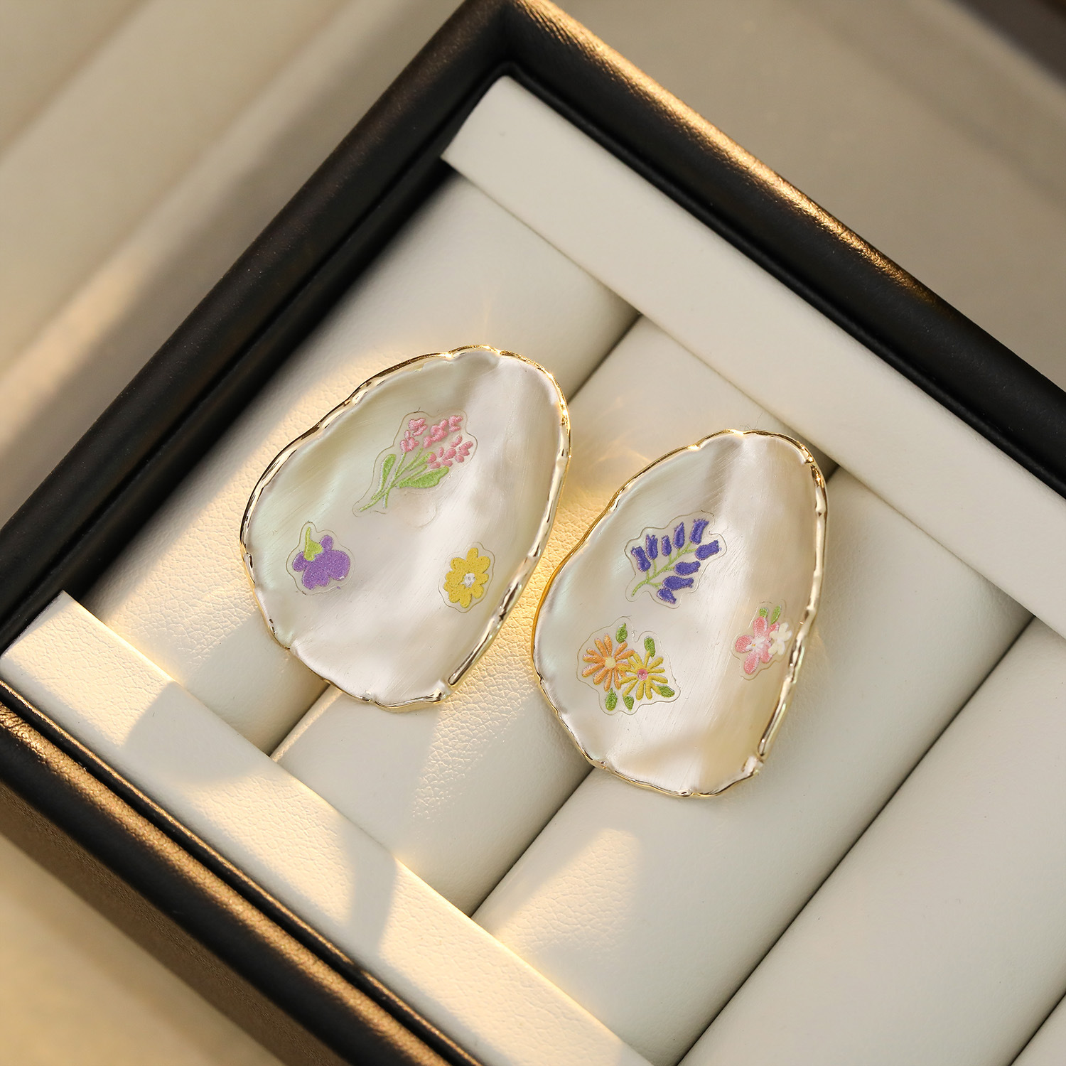 14K Gold Plated Copper French Retro Enamel Flower Stud Earrings Exquisite Art Student Oil Painting Style Niche Unique Design Simple Earrings For Women