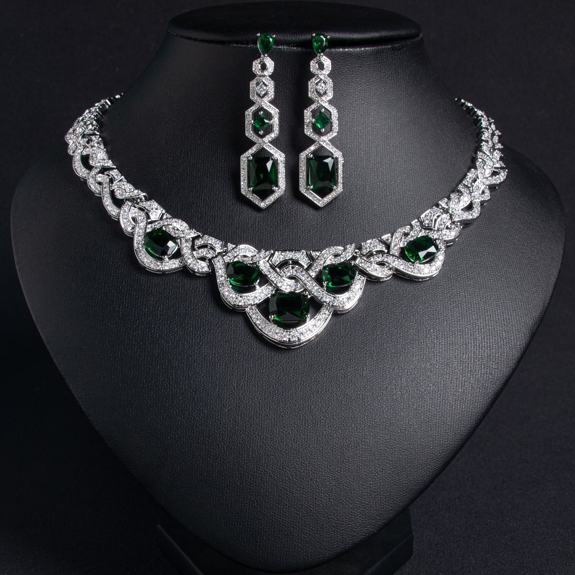 Elegant  Luxury Zirconia Necklace And Earring Set Dress Accessories Fashionable Geometric Design Jewelry
