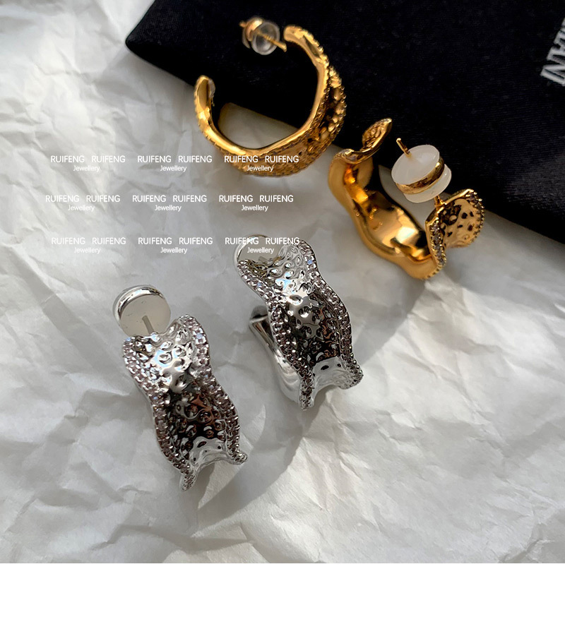 Minimalist Silver Metal Wave Pattern Earrings Women's High-End Luxury Sensation Studs Fashion Jewelry Ear Decorations