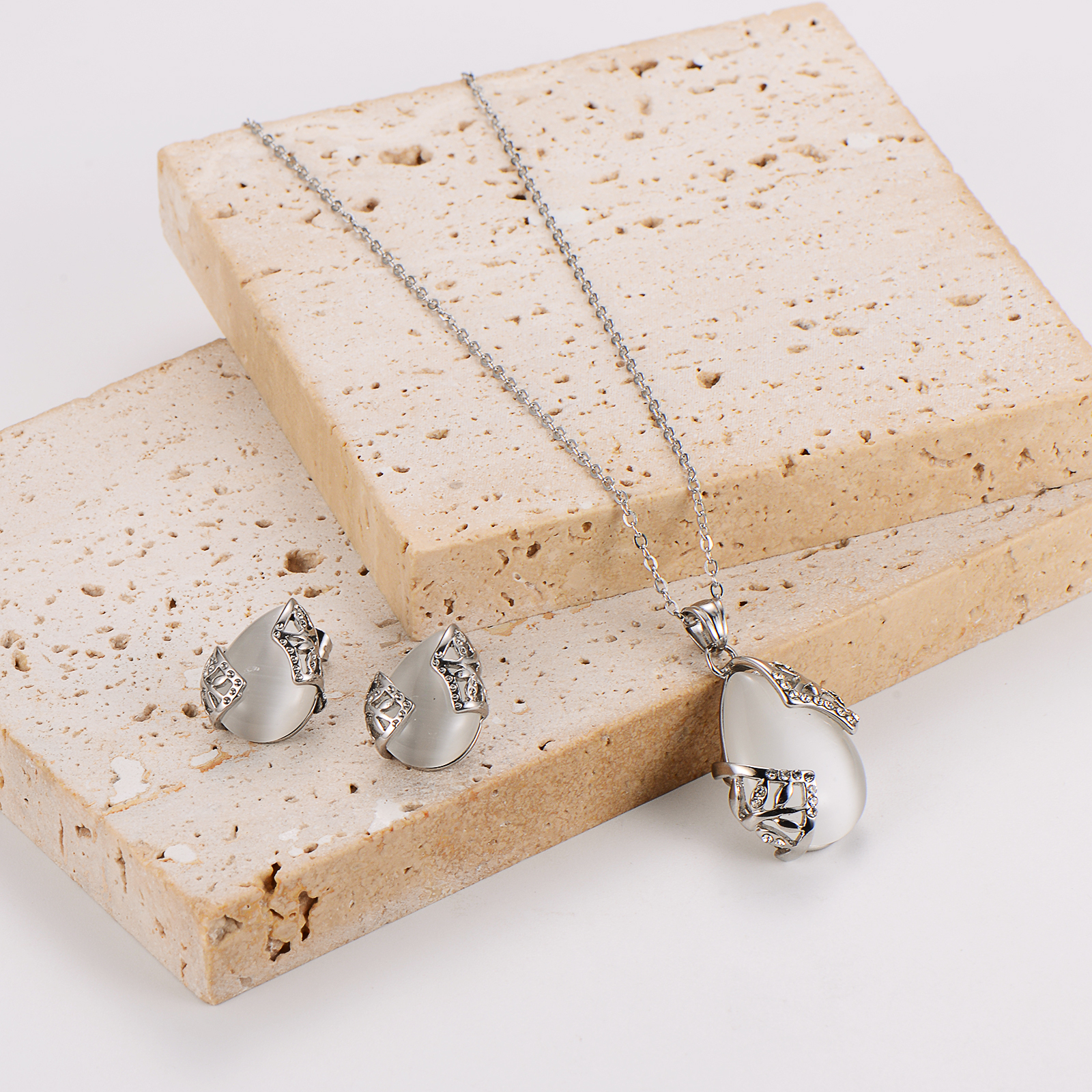 AML Fashionable Temperament 304 Stainless Steel Diamond-Studded Water Drop Necklace Earring Set Accessories