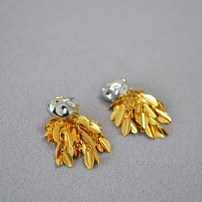1 Pair Simple Style Classic Style Solid Color Tassel Plating Brass Ear Studs