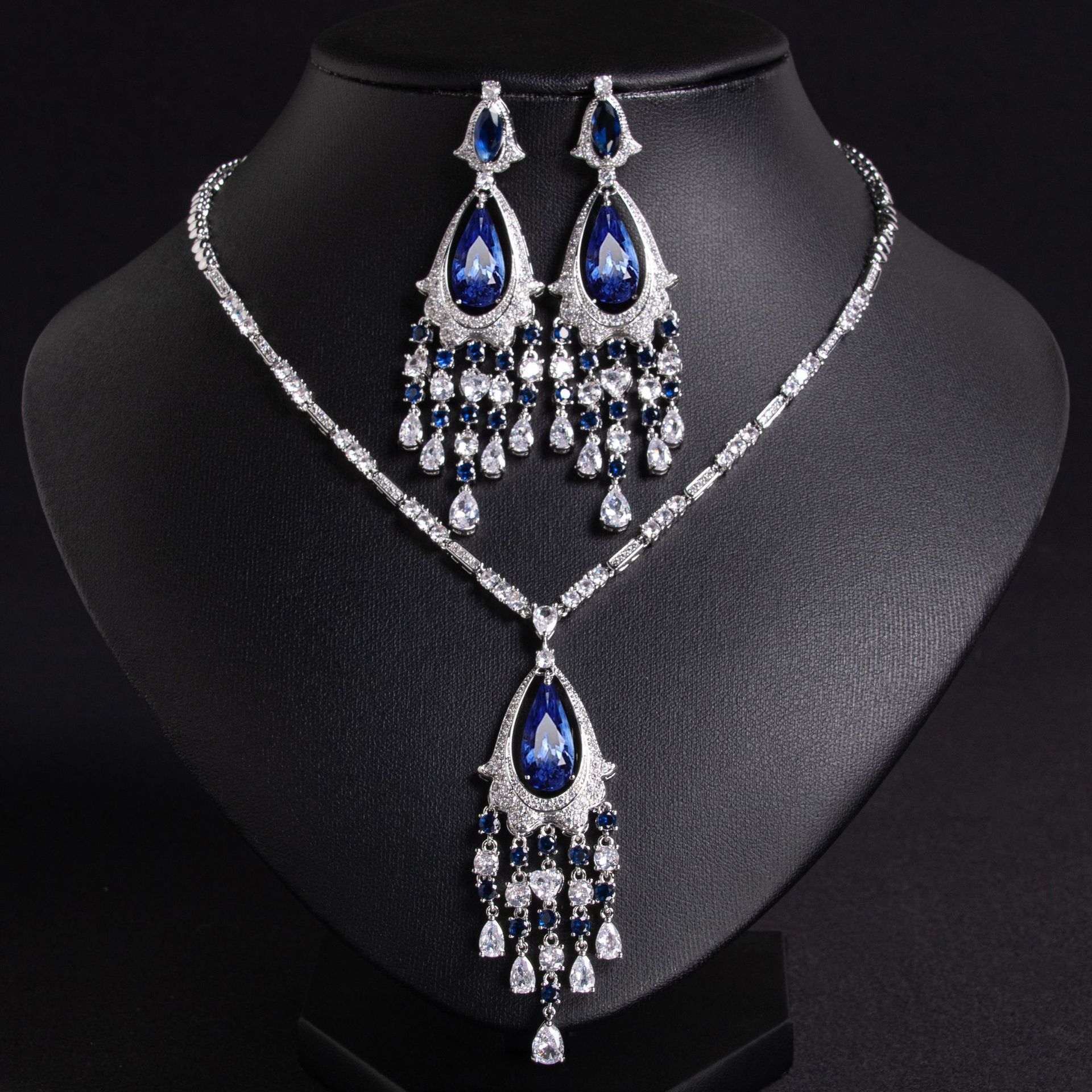 New Water Drop Tassel Necklace Earrings Set Inlaid Zircon High-End Luxury Dress Accessories Jewelry For Women