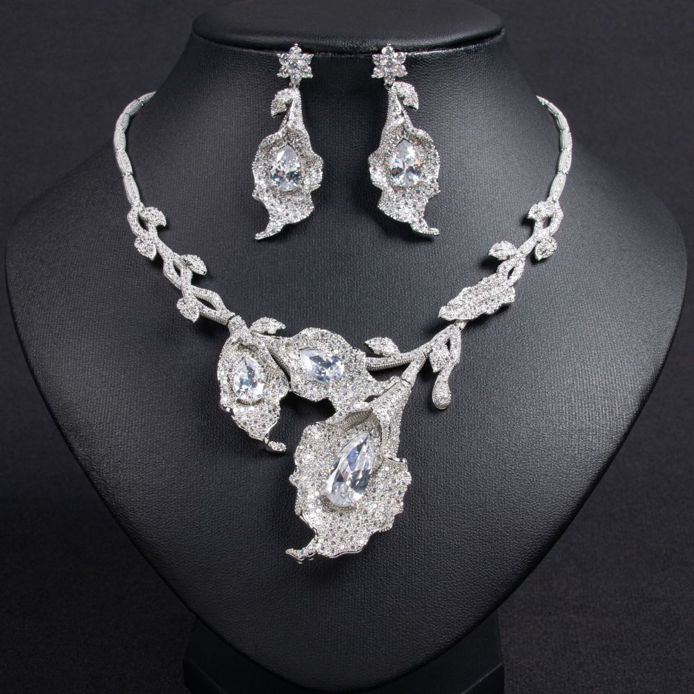 Luxurious Floral Zircon Necklace Earrings Set For Bride Fashionable Jewelry Accessories Light Luxury Style Copper Material