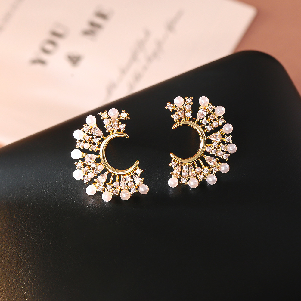 Elegant Micro Inlaid Zircon Silver Needle Hoop Earrings French Retro Vacuum Electroplated Platinum Plated Small Bead Half Moon Earrings Luxurious Women's Jewelry Accessories