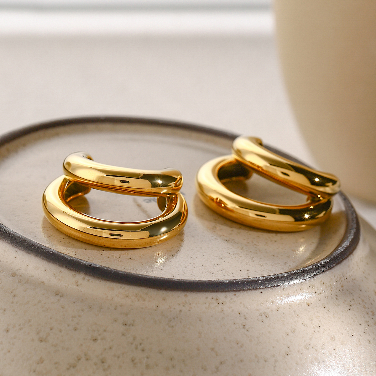 304 Stainless Steel Solid Color PVD Coated 18K Gold Plated Simple Style Classic Style Plating Gold Ear Studs