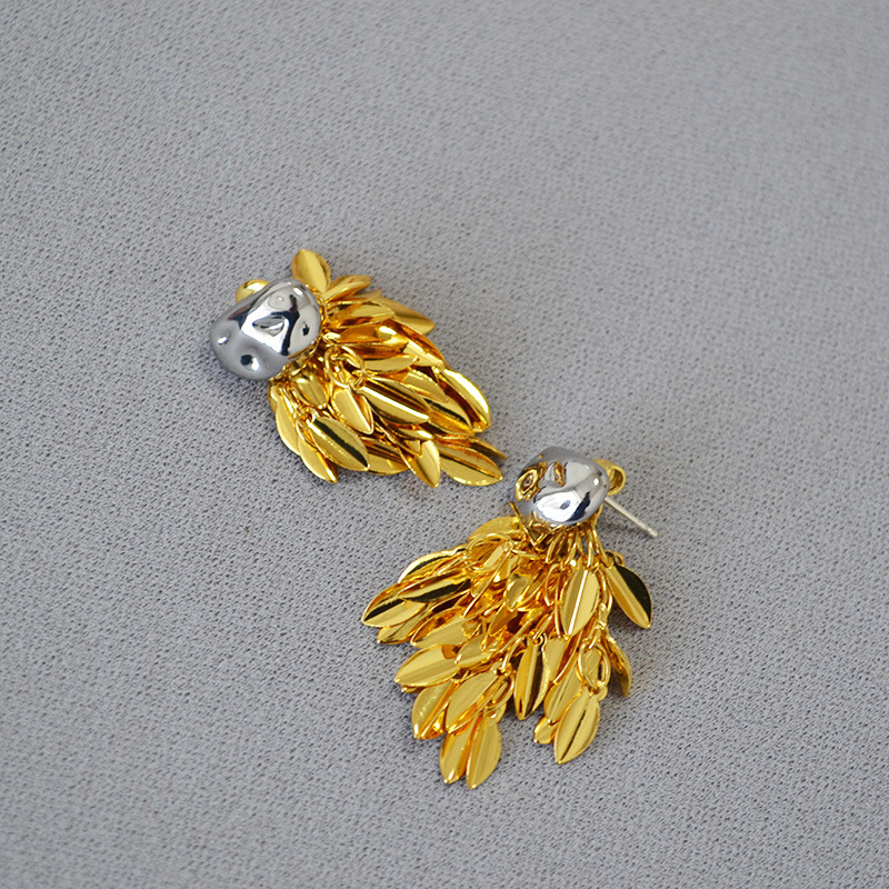 1 Pair Simple Style Classic Style Solid Color Tassel Plating Brass Ear Studs