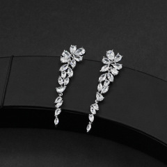 White Auricular Needle