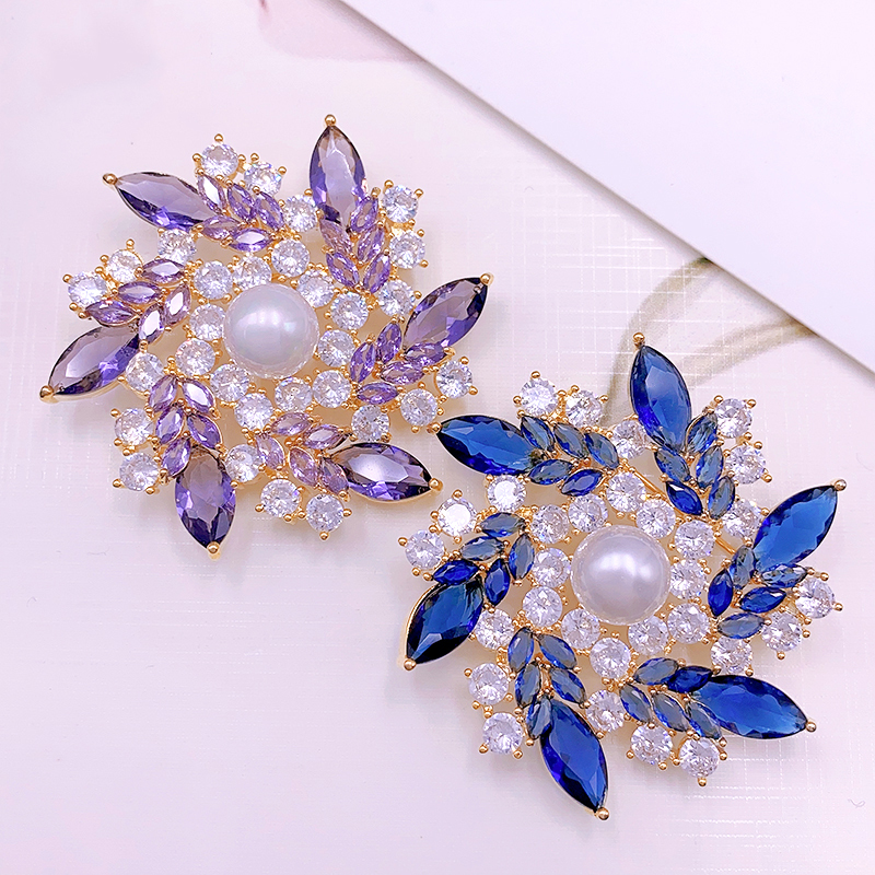 Elegant Luxurious Flower Brass Plating Inlay Pearl Zircon Women's Brooches 1 Piece