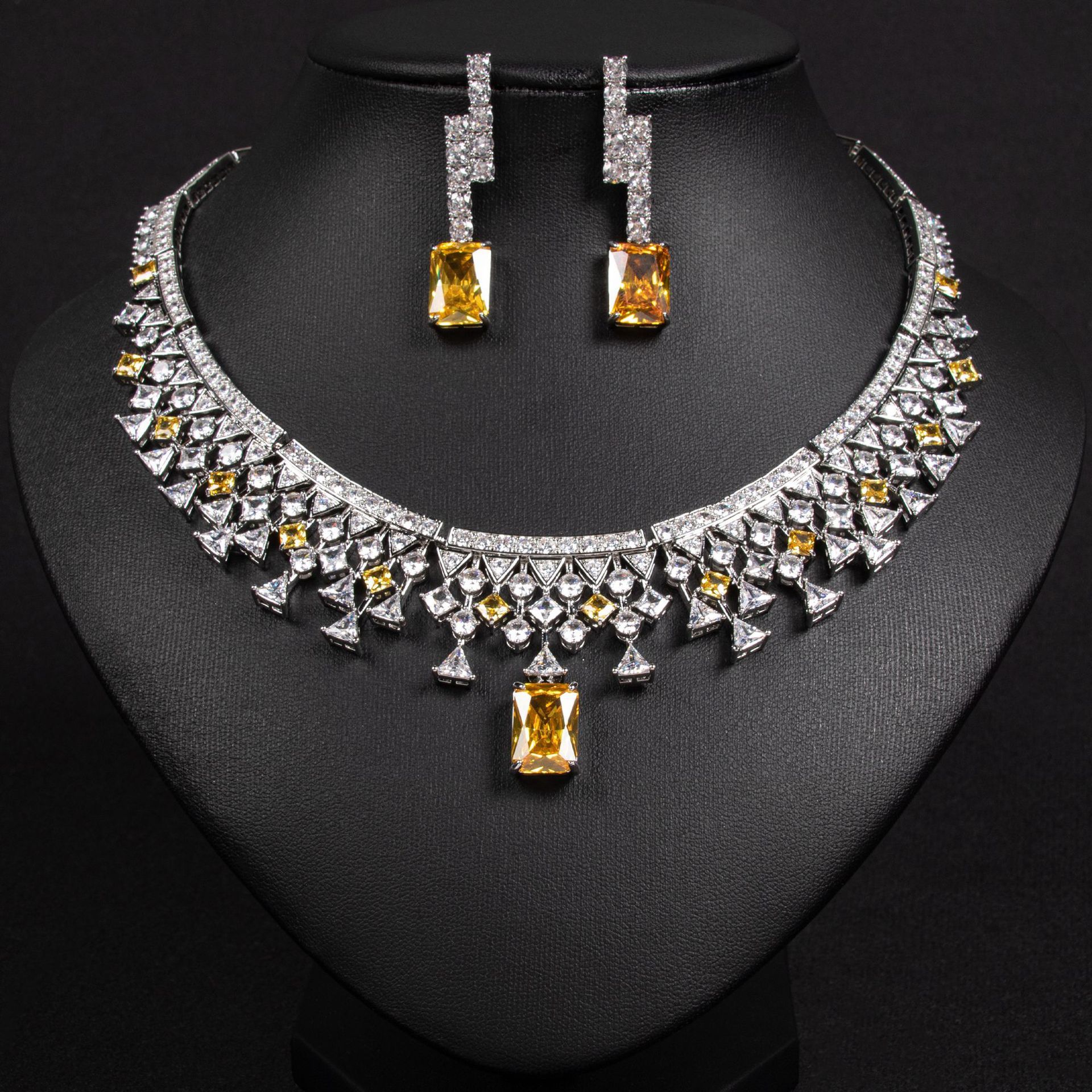 Elegant Zircon Necklace Earring Set Bridal Gown Accessories High-End Jewelry Women's Stylish Floral Pattern Retro Craftsmanship