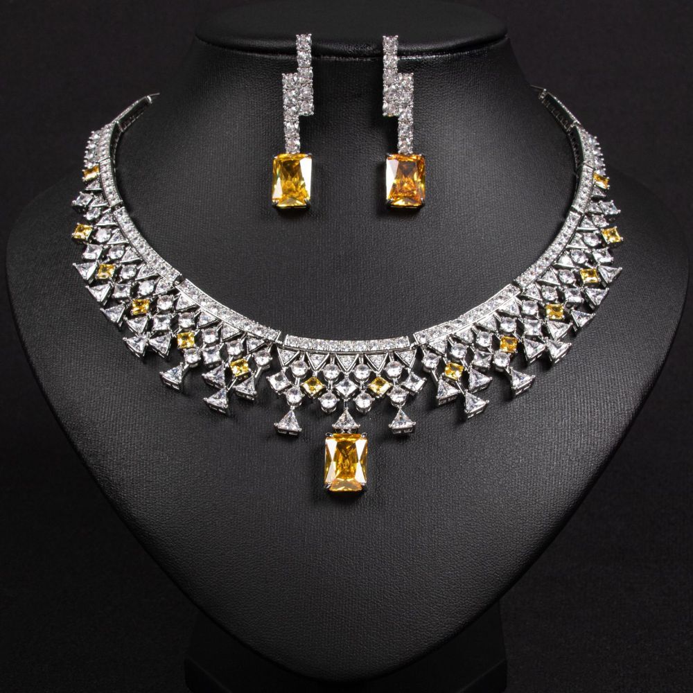 Elegant Zircon Necklace Earring Set Bridal Gown Accessories High-End Jewelry Women's Stylish Floral Pattern Retro Craftsmanship