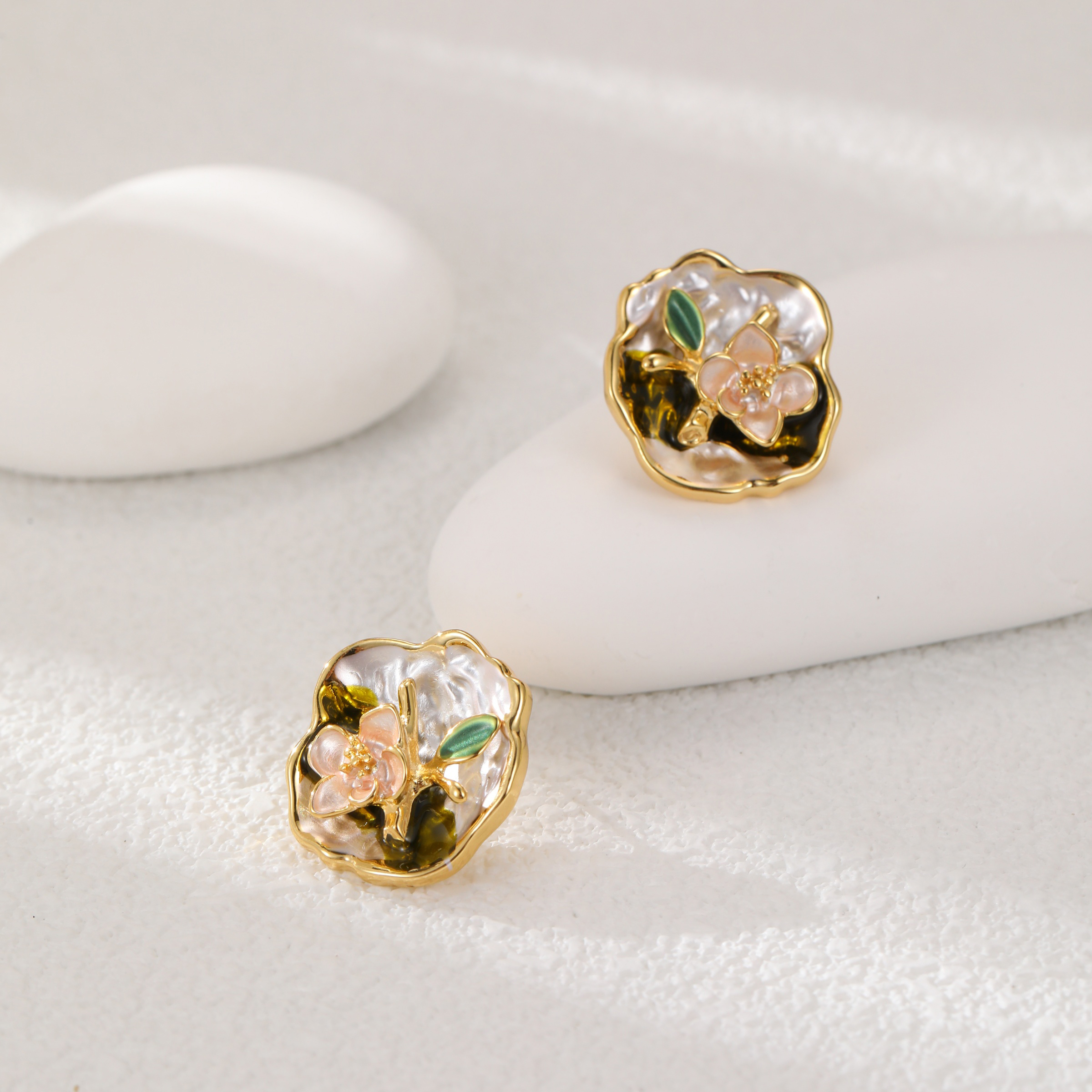 Elegant Natural Pearl Stud Earrings 18K Gold Plated Copper Vintage French Oil Painting Style Fashionable Luxury Jewelry Accessories