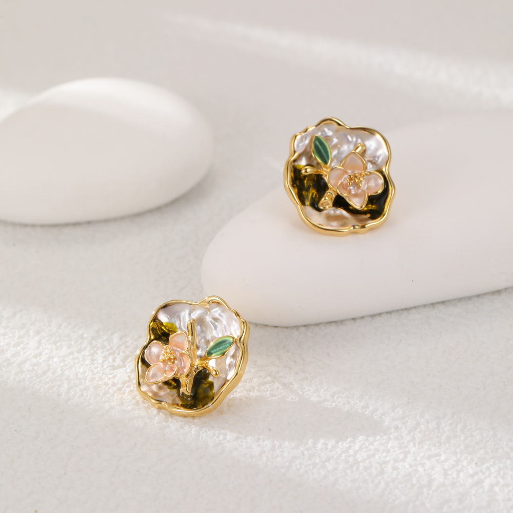 Elegant Natural Pearl Stud Earrings 18K Gold Plated Copper Vintage French Oil Painting Style Fashionable Luxury Jewelry Accessories