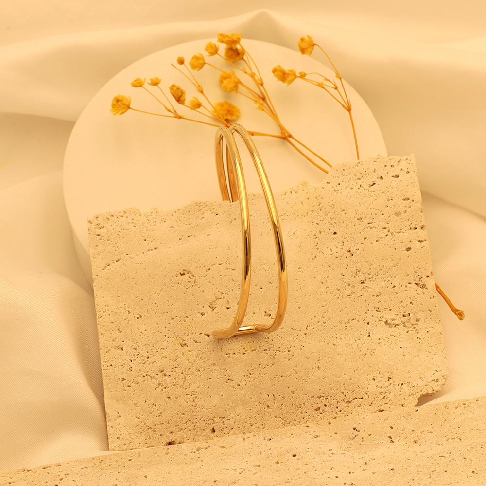 Real Gold Plated Solid Color 304 Stainless Steel Elegant Lady Waterproof Non Tarnish Titanium Steel Bangle