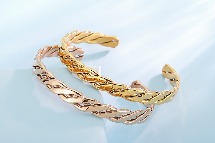 PVD Coated 18K Gold Plated Solid Color Titanium Steel Simple Style Classic Style Waterproof Non Tarnish Bangle
