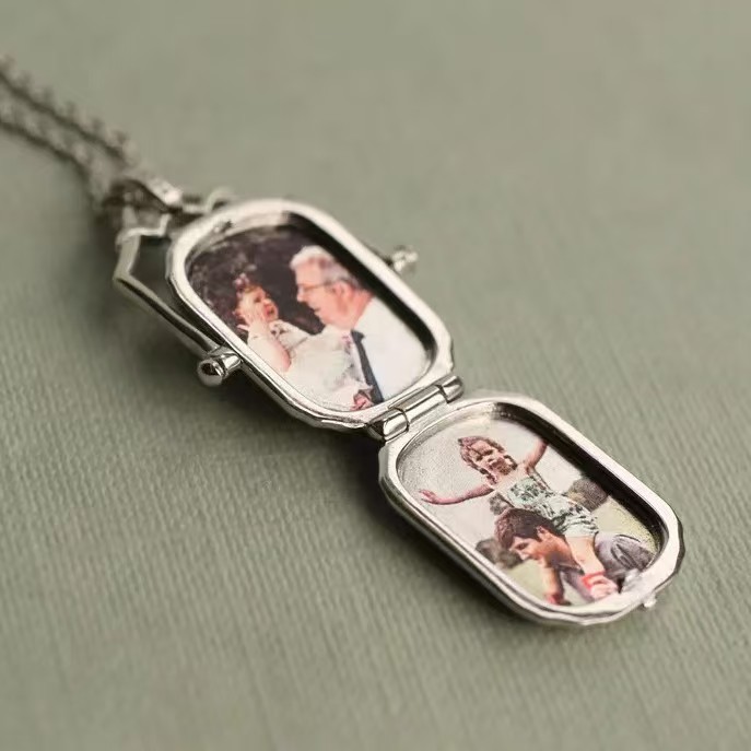 Retro Personalized Wave Couple Photo Necklace Wave Open And Close Accessories Copper Plated Real Gold Electroplated Gift For Women