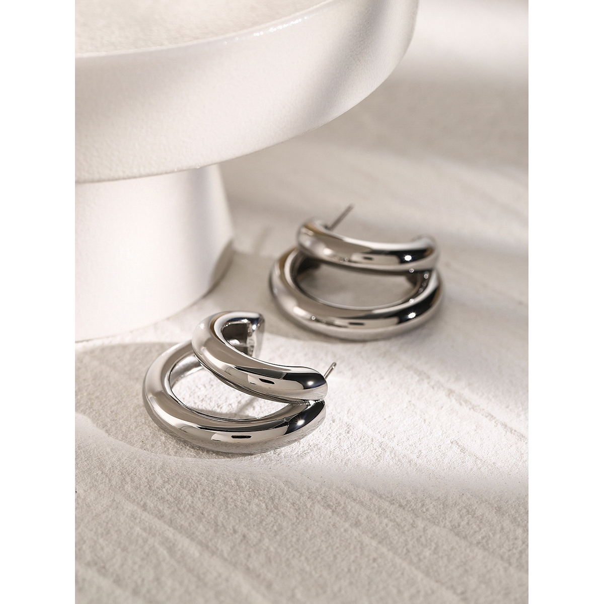 304 Stainless Steel Solid Color PVD Coated 18K Gold Plated Simple Style Classic Style Plating Gold Ear Studs