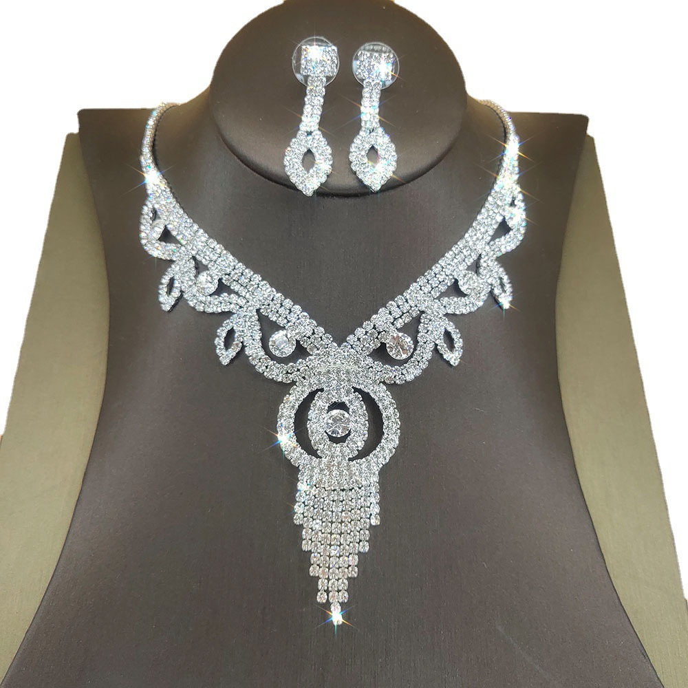 Elegant Diamond Studded Necklace And Earring Set For Women Straight Hair Luxury Dinner Bride Jewelry Accessories