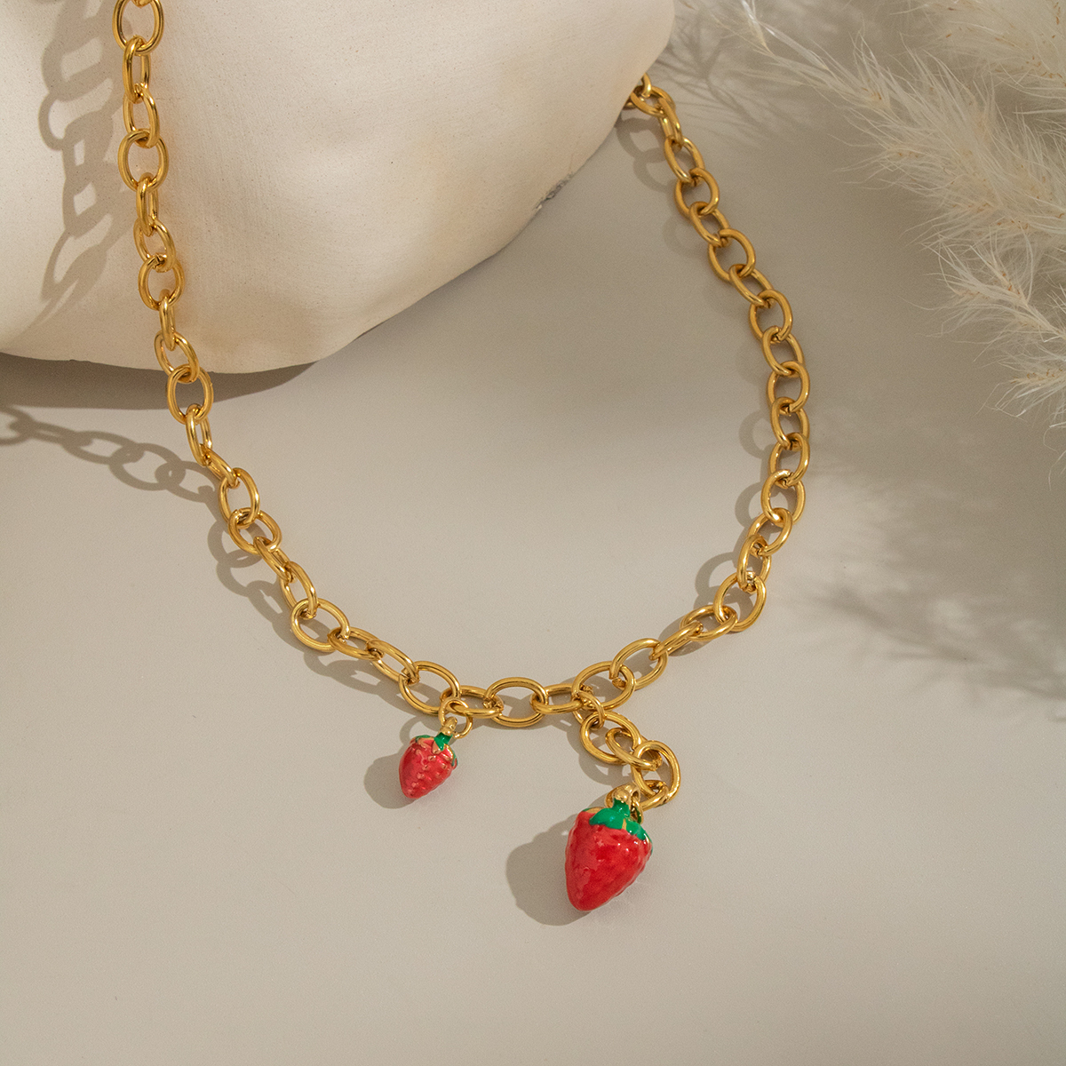 Sweet Fresh Strawberry Necklace Durable 18K Gold Plated Stainless Steel Non-Fading Countryside Style High-End Feeling Jewelry